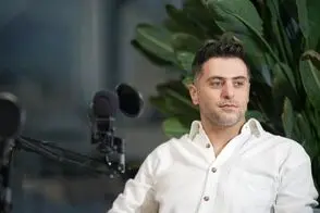 علی ضیا این روزها با غم مردم، لایک می‌گیرد!