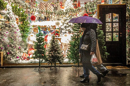 تصاویری از حال و هوای «کریسمس»  در تهران