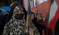 تسلط یک زن محجبه به اسلحه کلاشینکف