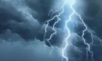 ببینید: لحظه شگفت انگیز برخورد صاعقه به زمین