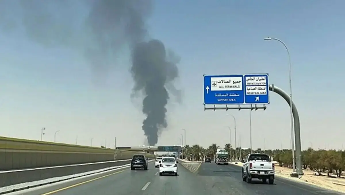 شعله‌های آتش و ابر قارچی بزرگ در فرودگاه عربستان