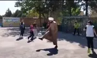 تکنیک این روحانیِ فوتبالیست چشم‌ها را خیره کرد