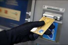 سرقت ماهرانه کارت بانکی با رمز در عابربانک!