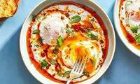 طرز تهیه نیمرو ترکی همراه سس ماست ویژه