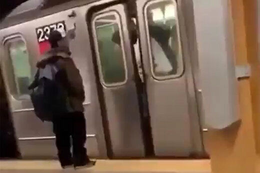 مجازات هولناک یک جوان در مترو