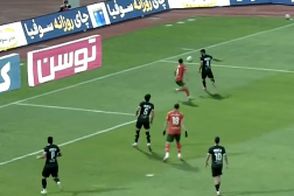 صحنه مشکوک به پنالتی در محوطه جریمه پرسپولیس
