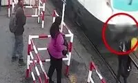 نجات معجزه‌آسای یک زن از له شدن زیر قطار 