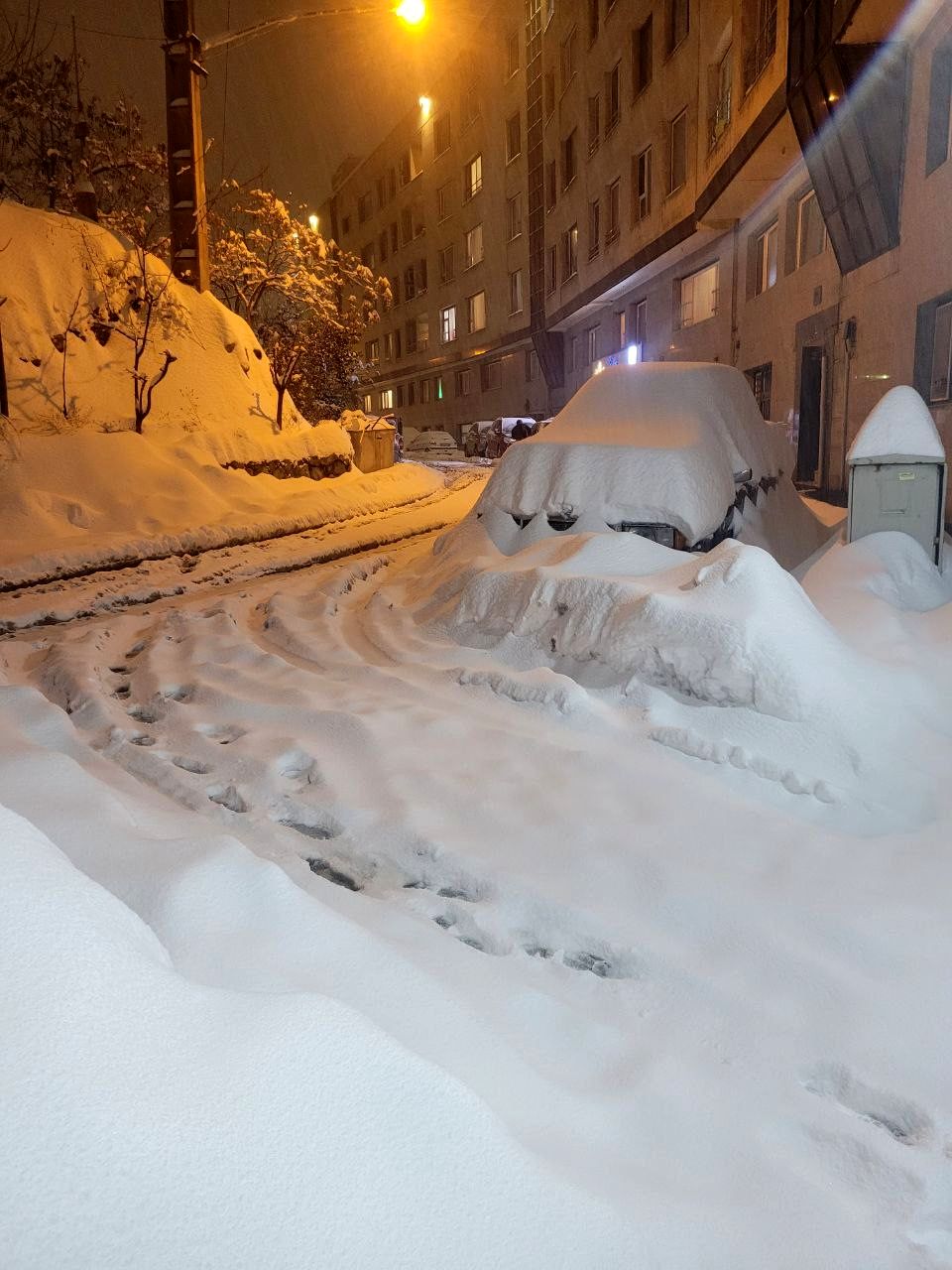 برف 3 متری در این مناطق تهران همه را شگفت‌زده کرد