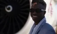تیپ جالب نیمار و دوستان هنگام ورود به قطر