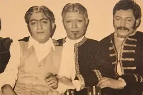 لباس و ژست جالب جمشید مشایخی در عکس کودکی‌اش