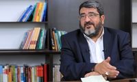 فواد ایزدی: باید بیشتر پرچم آمریکا را بسوزانیم!