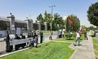 تصویری عجیب از تجمع مخالفان لایحه حجاب جلوی مجلس!