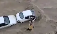 نجات نفس‌گیر یک کودک از سیل شدید در یاسوج