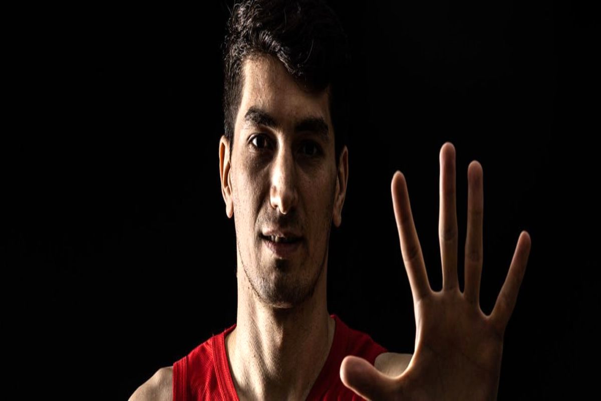 احمدرضا عابدزاده بسکتبالیست شد!