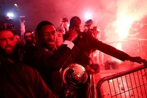 دست هواداران پاری‌سن‌ژرمن هم به توپ طلا رسید