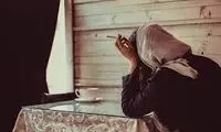 استایل گنگ و جالب یک دختر در کافه، سال 82