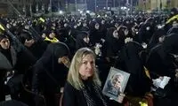 عکسی از پوشش متفاوت یک زن در مراسم محرم