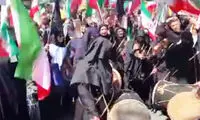 دمام‌زنی زنان در مراسم چهلم رهبر شهید جلب‌توجه کرد
