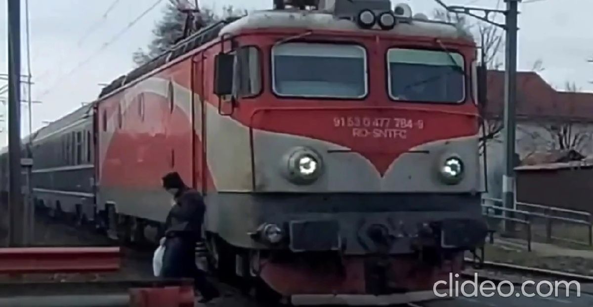 خوش شانسی یک مرد از برخورد مرگبار با قطار