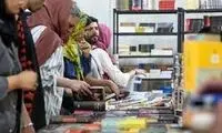 مردم برای دیدار با مجری اخراجی صداوسیما صف کشیدند