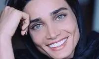 ژست جالب خانم بازیگر با یک چهره جدی!