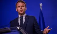 ماکرون: ایران دو شهروند فرانسوی را آزاد کرد