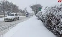 بارش برف بهاری در اردبیل جاده‌ها را محو کرد