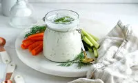 طرز تهیه سس رنچ؛ چاشنی محبوب آمریکایی