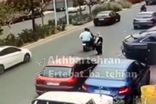 لحظه هولناک سرقت گردنبند یک خانم در تهران
