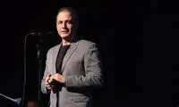 کنسرت «ایرانم» علیرضا قربانی ۴ شب دیگر تمدید شد