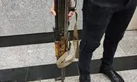 سلاحی که دست مهاجم سفارت آذربایجان بود