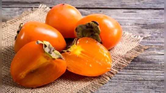 علت انسداد روده بر اثر مصرف خرمالو و راه‌های درمان آن