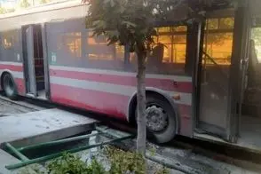 تصاویری وحشتناک از تصادف اتوبوس BRT در خیابان ولیعصر 
