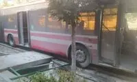 تصاویری وحشتناک از تصادف اتوبوس BRT در خیابان ولیعصر 