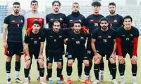عکس تیمی تراکتور، پرسپولیس را گول می‌زد