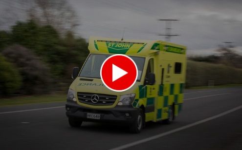 مهارت فوق العاده راننده آمبولانس برای گذر از شلوغی!