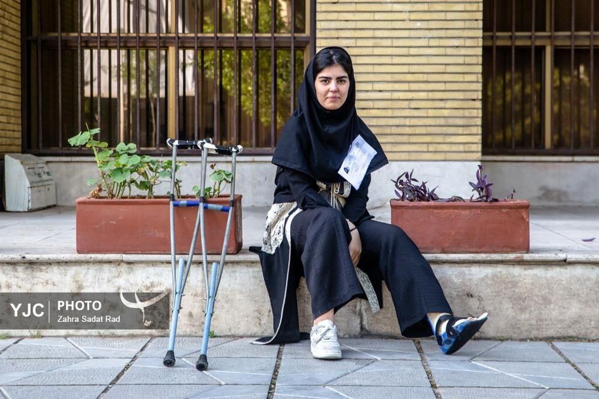   تصویری از بازرسی بدنی دختران داوطلب کنکور 