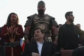 شوکه شدن خانم مجری از دیدن هیکل قوی‌ترین مرد ایران