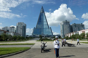 تصاویر محرمانه از درون بلندترین ساختمان خالیِ کره شمالی منتشر شد