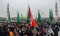 عکسی از عاشقانه یک زوج مذهبی در هوای بارانی قم