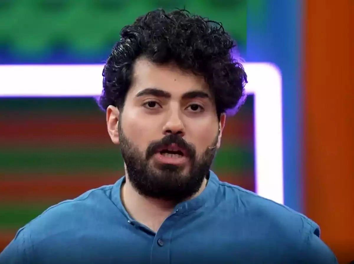 پرش ناگهانی مجری شبکه ۳ به استخر حین اجرای برنامه!