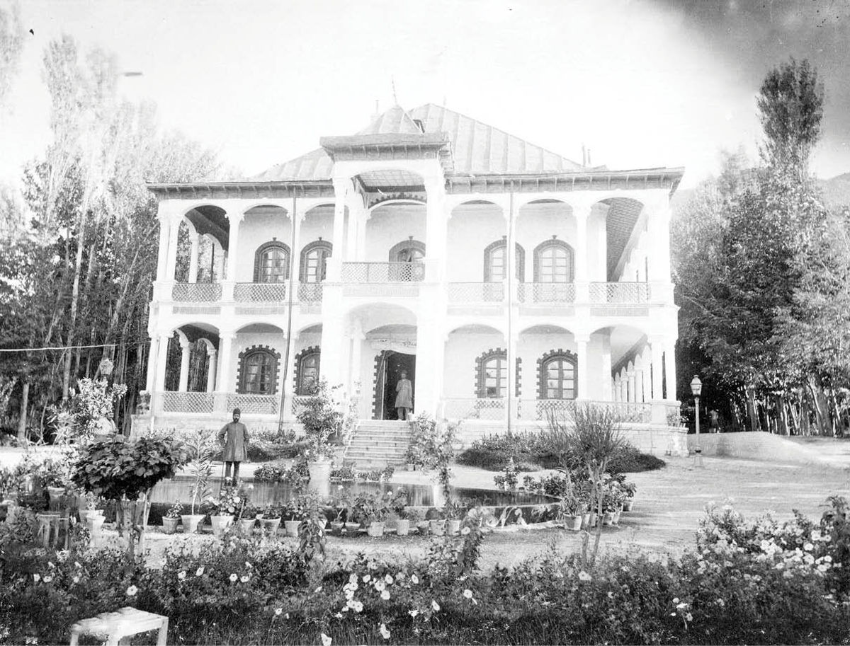   رسم عجیبی که در تهران اجرا می‌شد 