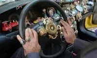 راننده‌ای که تاکسی خود را به موزه تبدیل کرده!
