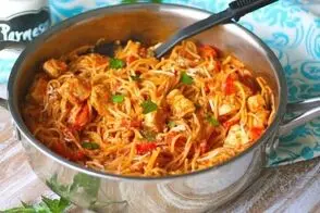 این مدل ماکارونی با مرغ حسابی خوشمزه می‌شود