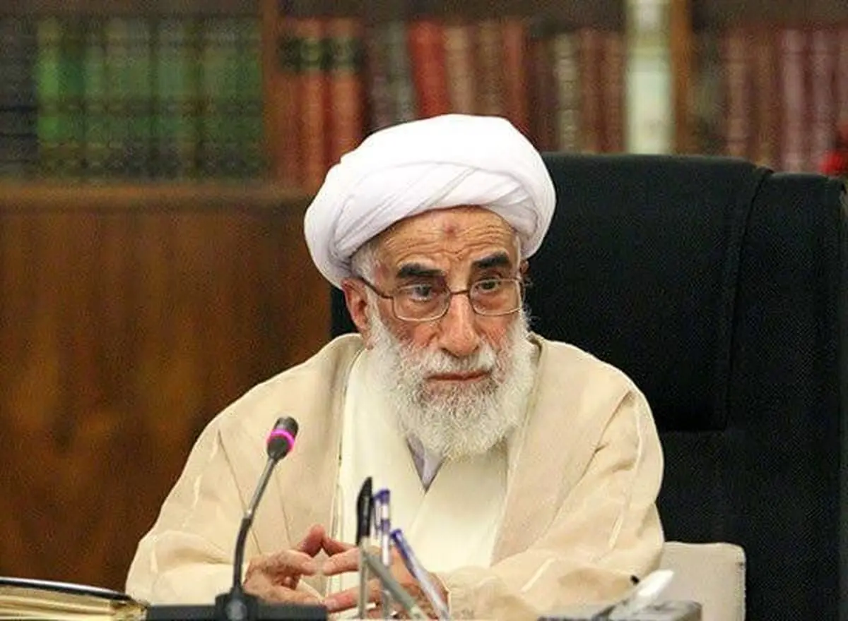 حضور احمد جنتی در مراسم تشییع رهبر شهید