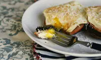 طرز تهیه صبحانه قارچ و گوشت با تخم مرغ