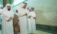 عکس: بی احترامی پادشاه عربستان به کعبه