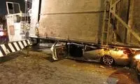 عکس: واژگونی تریلر روی خودرو عروس