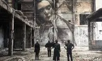 هنرمندی که نقاشی دیواری های عظیم خود را ویران می کند