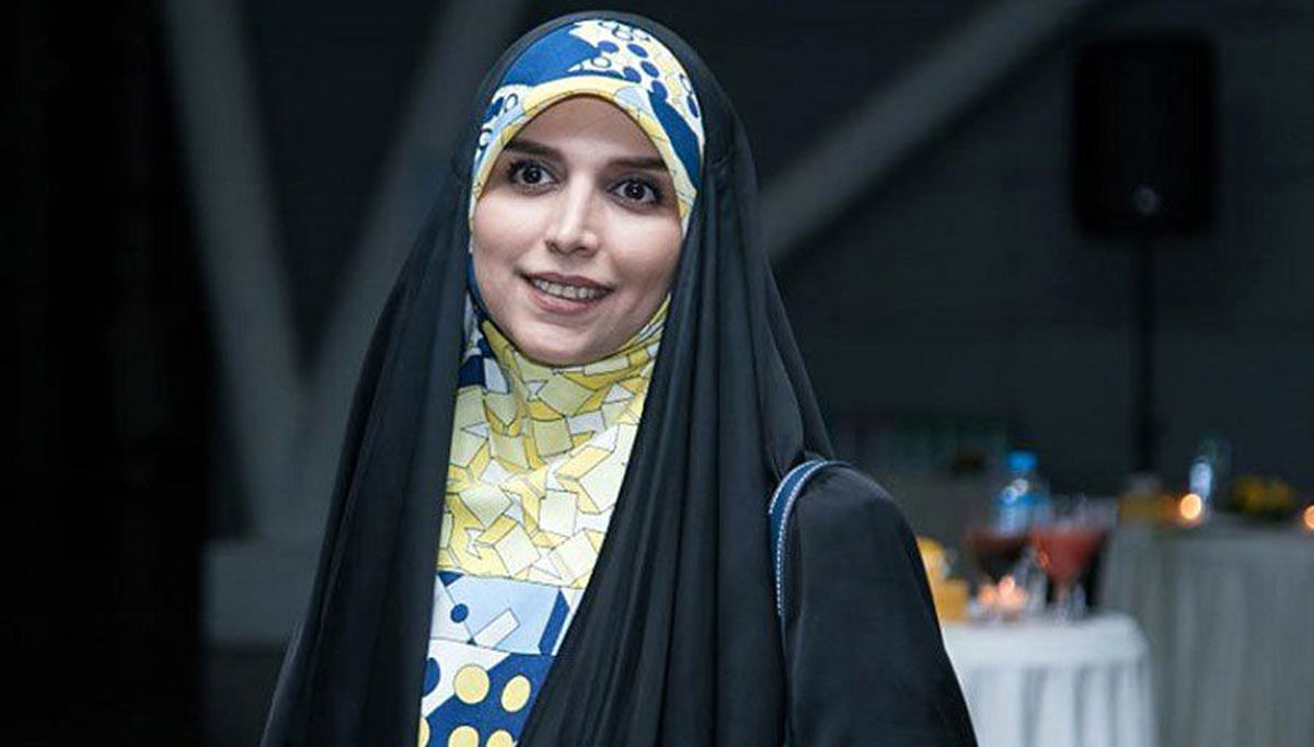 میز مجری صداوسیما حین اجرای برنامه شکست!